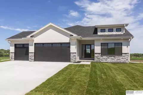 11107 N 159 Ave, Bennington, NE 68007