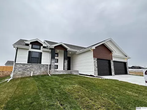 2907 N 166 Ave, Omaha, NE 68116