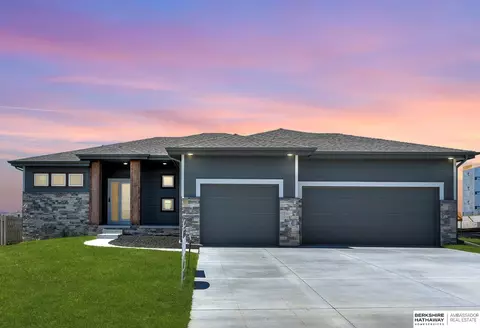 12630 Carpenter St, Papillion, NE 68046