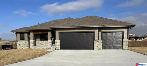 12506 Slayton Cir, Papillion, NE 68046