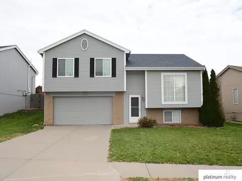 19122 U St, Omaha, NE 68135