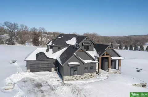 15526 Riha Cir, Springfield, NE 68059