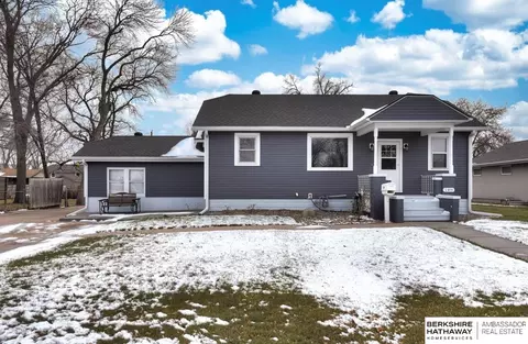 2011 E 1 St, Fremont, NE 68025