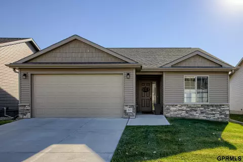 2815 N 202 St, Elkhorn, NE 68022