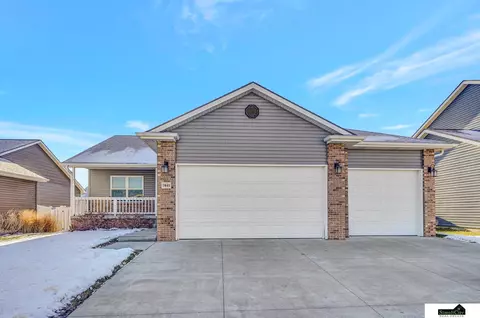 7841 Yankee Woods Dr, Lincoln, NE 68516