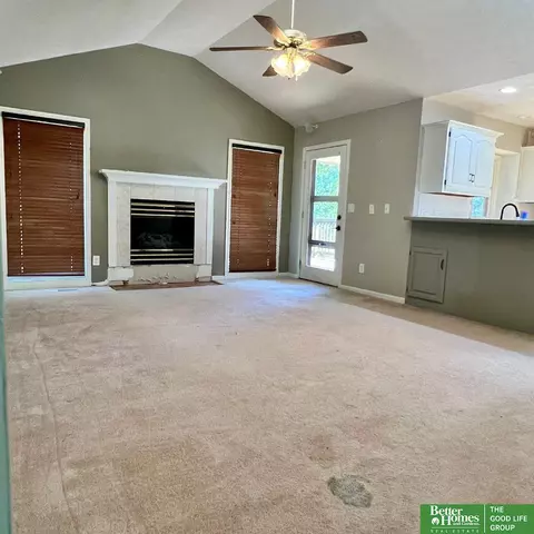 9701 S 10 St, Bellevue, NE 68123