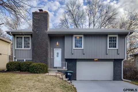 11074 V St, Omaha, NE 68137
