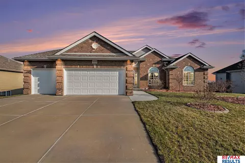 10013 S 177 St, Omaha, NE 68136