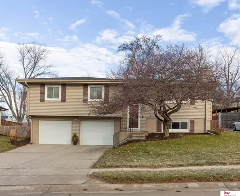 11304 Y St, Omaha, NE 68137
