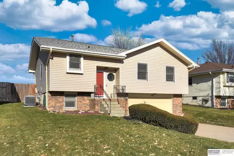 15228 R St, Omaha, NE 68137
