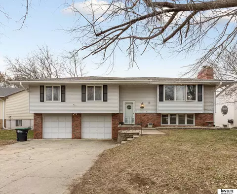 10630 Old Maple Rd, Omaha, NE 68134