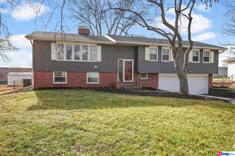 10621 Hansen Ave, Omaha, NE 68124