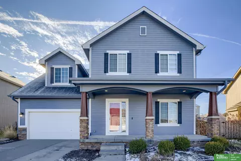 11163 Prospect St, Papillion, NE 68046