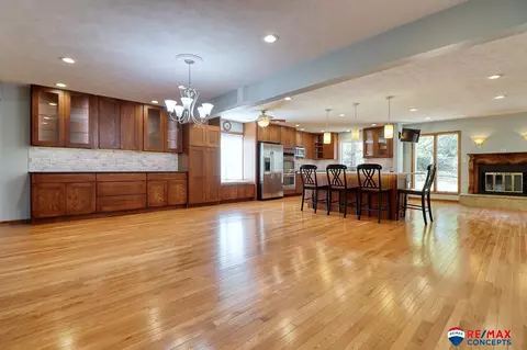 6033 S 25th St, Lincoln, NE 68512