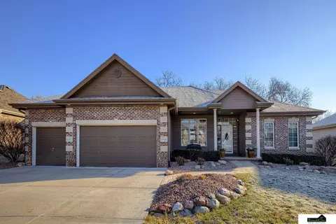 8113 S 103 St, La Vista, NE 68128