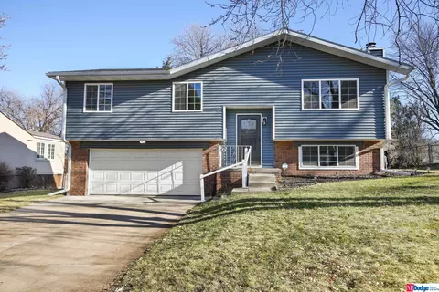 507 Pioneer Rd, Papillion, NE 68046