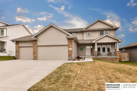 12304 Quail Dr, Bellevue, NE 68123