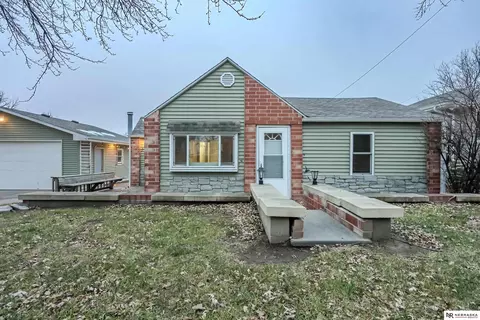 5034 S 53rd St, Omaha, NE 68117