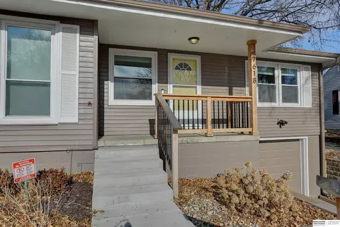 7618 Wright St, Omaha, NE 68124 photo 2