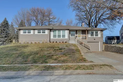 7618 Wright St, Omaha, NE 68124