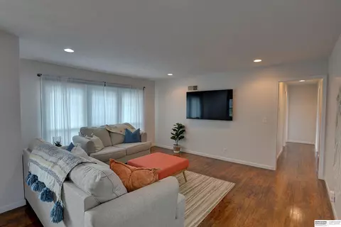 7618 Wright St, Omaha, NE 68124 photo 3