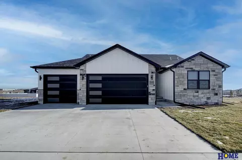 9510 Delano Dr, Lincoln, NE 68516