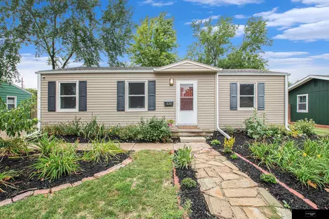 826 77 Ave, Omaha, NE 68114