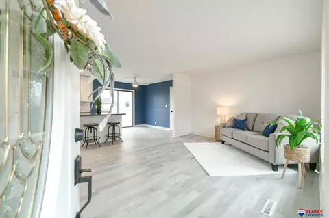 5721 S 50th St, Lincoln, NE 68516