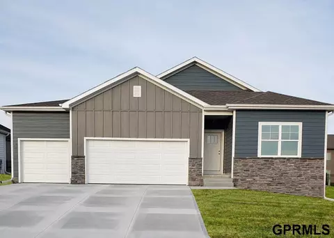 11512 Sunburst Dr, Papillion, NE 68046