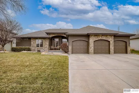 19304 Sahler St, Elkhorn, NE 68022