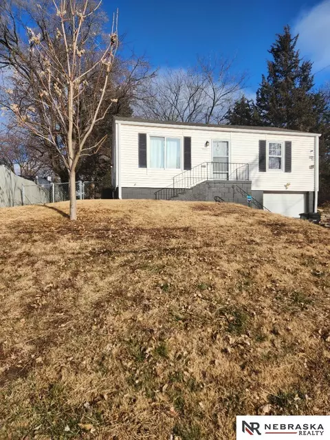 3360 Laurel Ave, Omaha, NE 68111