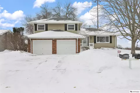 5529 S 151st St, Omaha, NE 68137