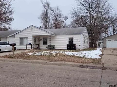 140 Schuyler Ave, Fremont, NE 68025