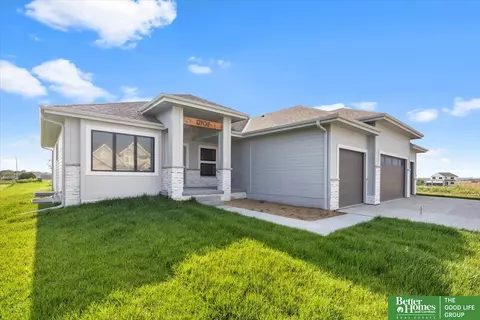 17013 Emma St, Bennington, NE 68007