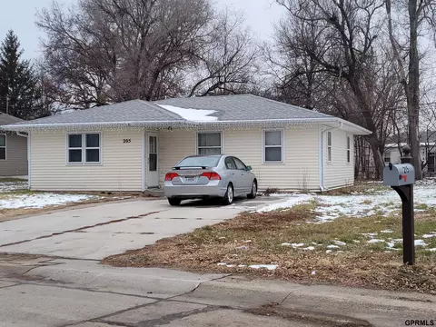 205 Pershing Dr, Fremont, NE 68025