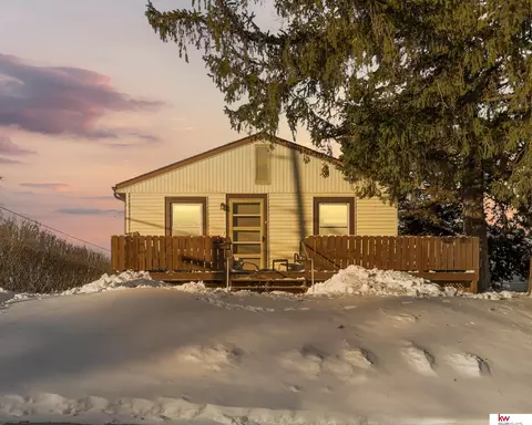 6798 Bedford Ave, Omaha, NE 68104