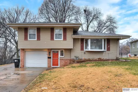 1842 Maenner Dr, Omaha, NE 68114