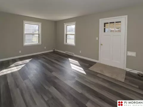 3932 V St, Omaha, NE 68107