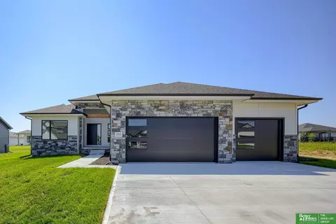 20809 Hartman Ave, Elkhorn, NE 68022