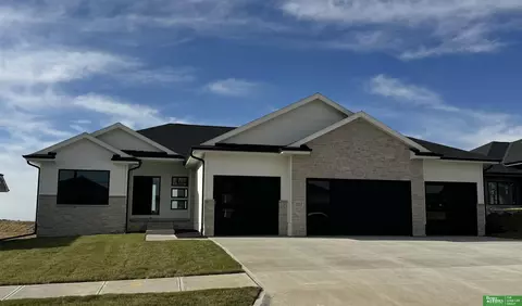 5432 N 212th St, Elkhorn, NE 68022