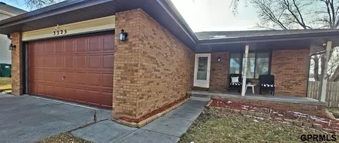 3325 Briarwood Ave, Lincoln, NE 68516