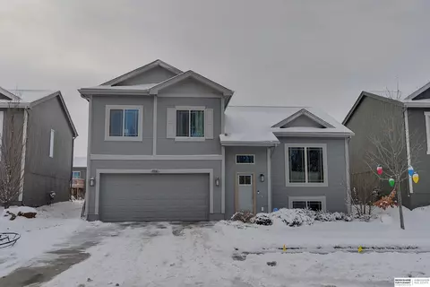 7716 N 87th St, Omaha, NE 68122