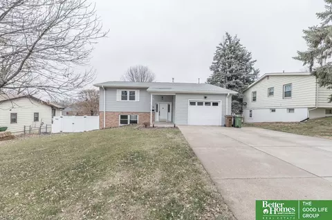 116 Hillside Dr, Bellevue, NE 68005