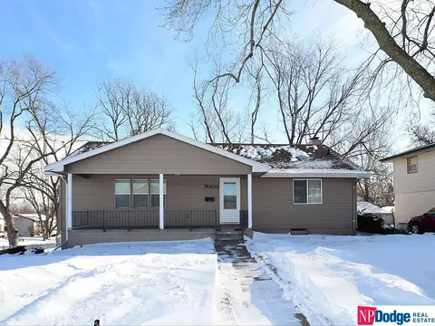 7003 Pine Dr, La Vista, NE 68128