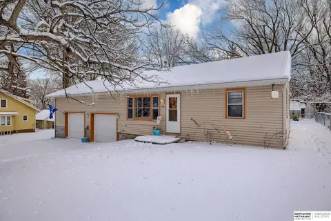 206 S Myrtle St, Hooper, NE 68031