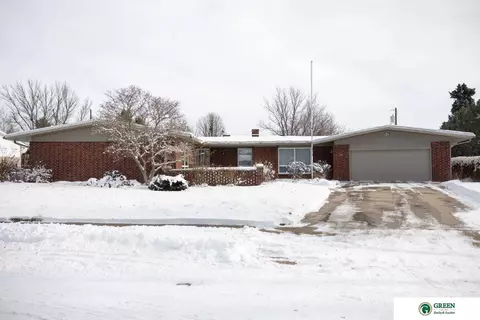 34 Eastridge Dr S, York, NE 68467