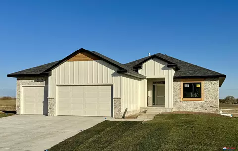 2120 S 93 St, Lincoln, NE 68520