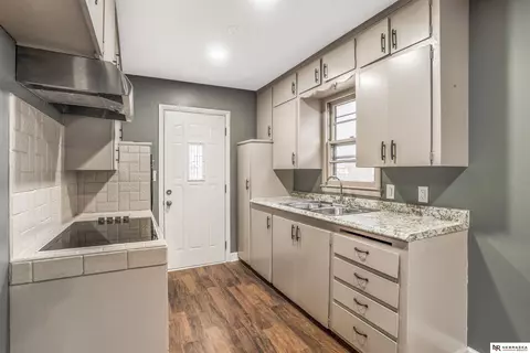 3927 Nebraska Ave, Omaha, NE 68111