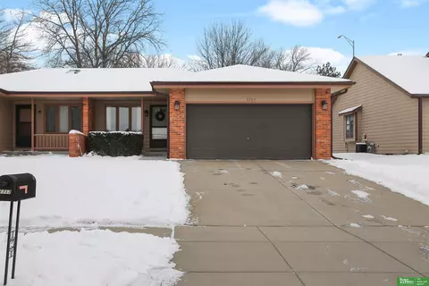1717 Normandy Cir, Lincoln, NE 68512