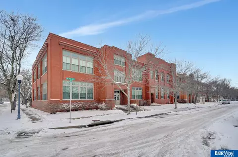 1223 N 9th St #206, Lincoln, NE 68508